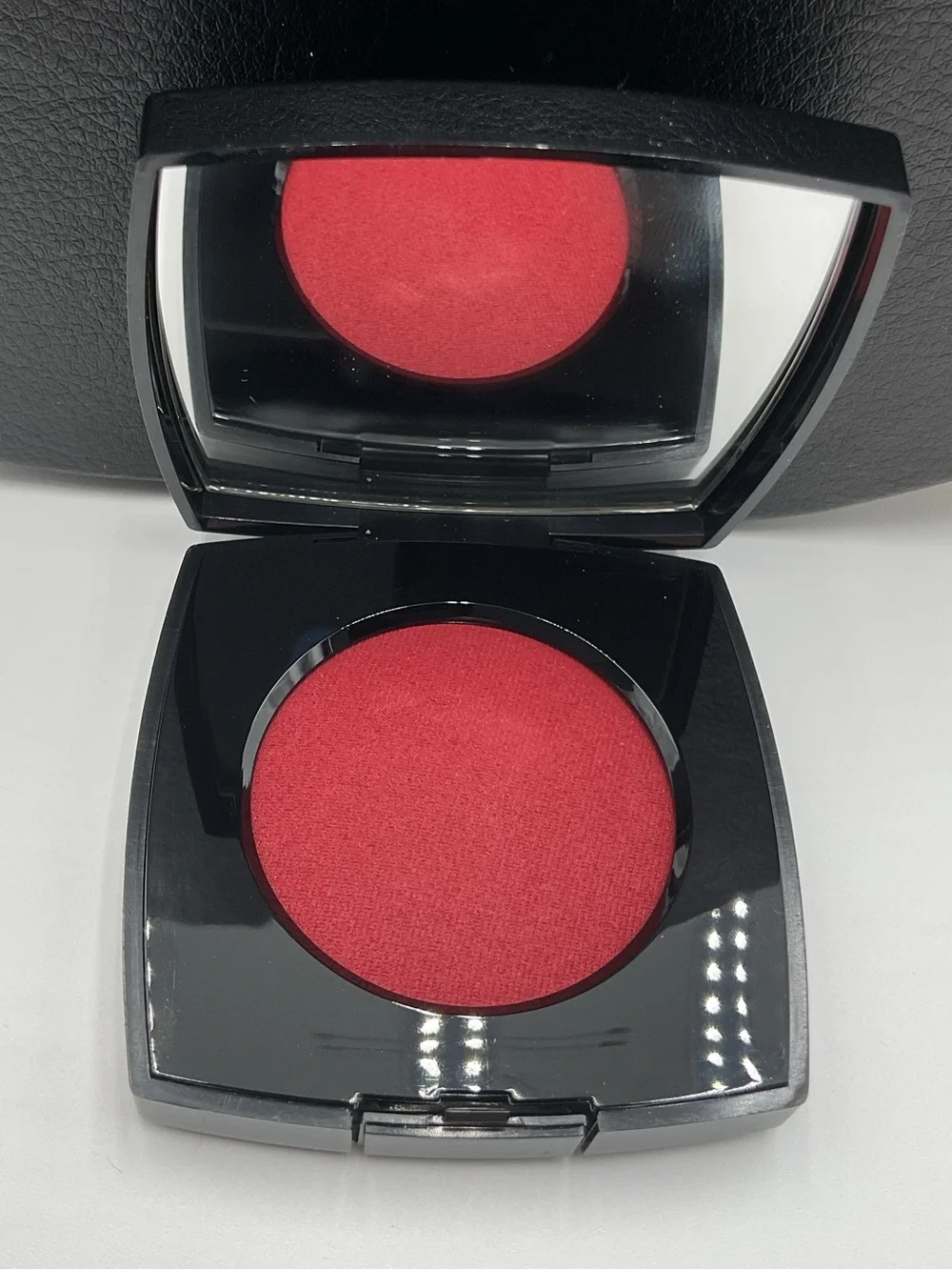 Chanel Joues Contraste Intense Cream-to-Powder Blush in Grenat Profond - BNWOB
